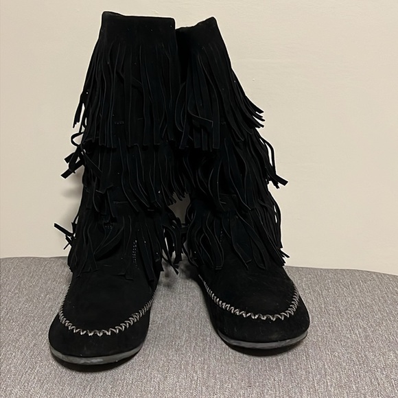 Avenue Tahoe Fringe Boots - Picture 2 of 7